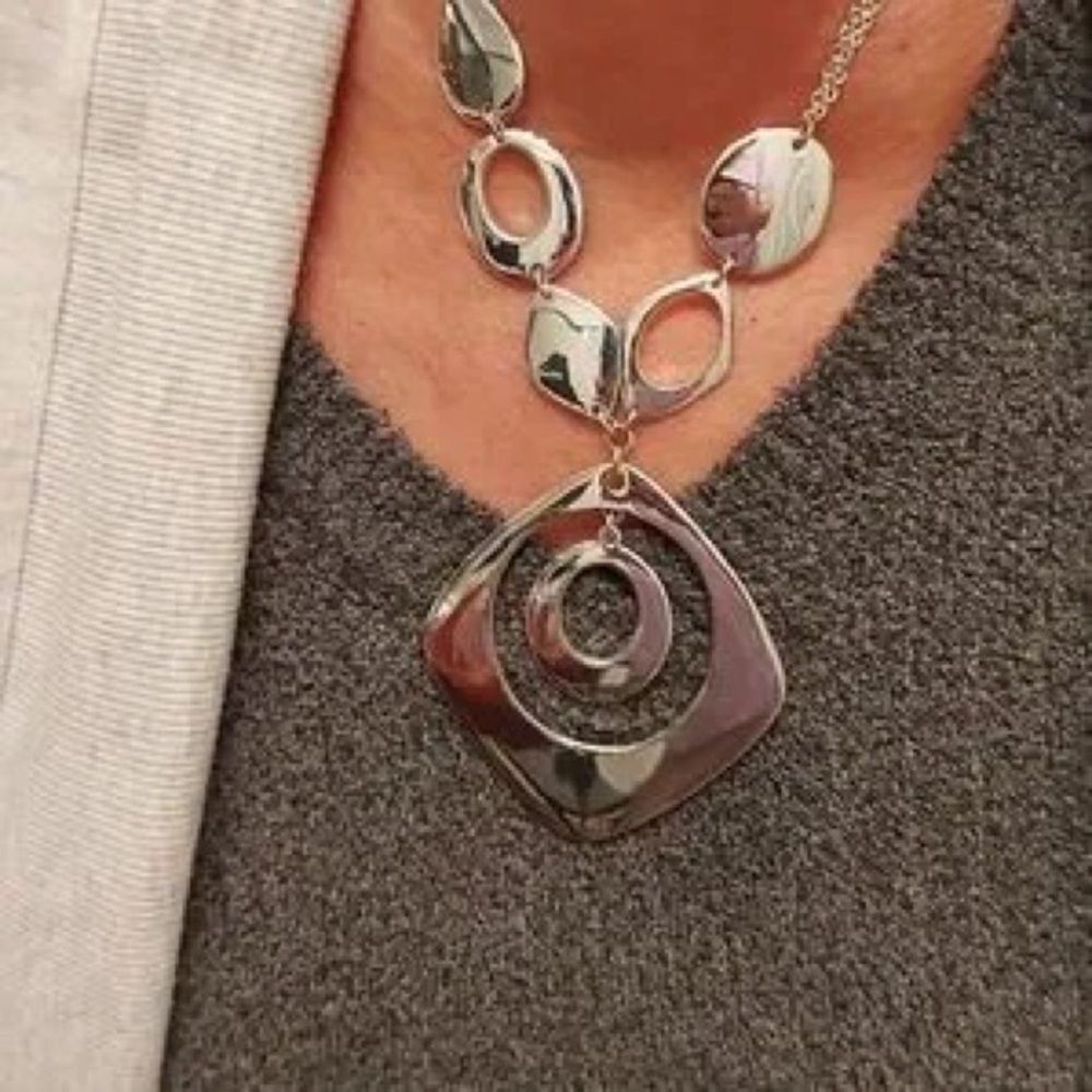 Alfani Silver Pendant Necklace Modern Contemporary Mod Artsy Statement Jewelry